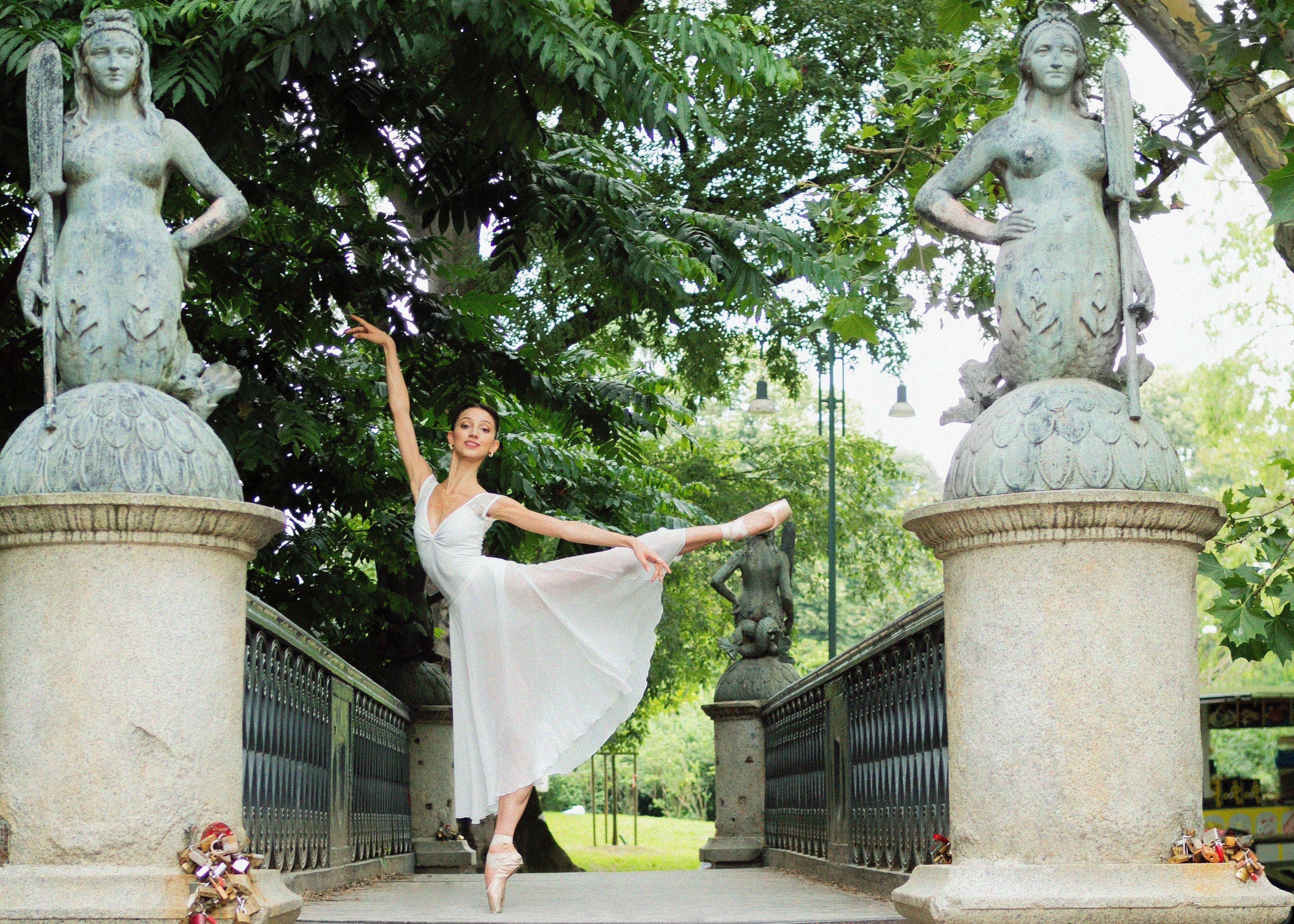 A ballerina is dancing on the "Mermaids bridge" in Parco Sempione, Milano