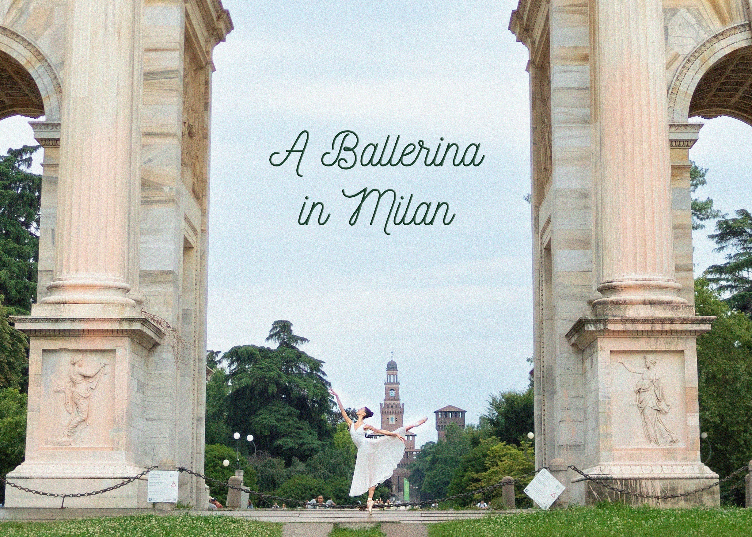 Una ballerina danza al centro dell'Arco della Pace a Milano, con alle spalle il Castello Sforzesco.