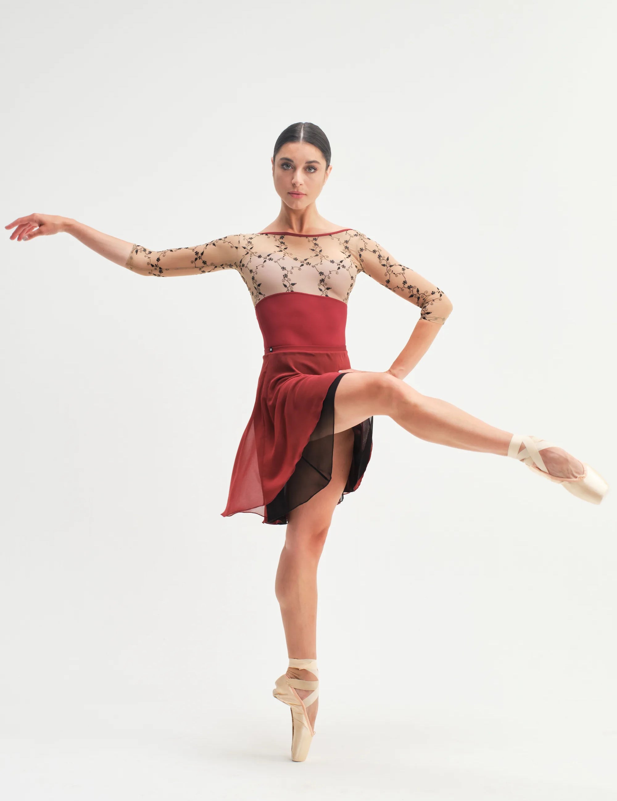DoubleSognoskirt26-Bordeaux_NeroD.webp